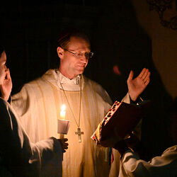 Osternachtsfeier mit Weihbischof Turnovszky