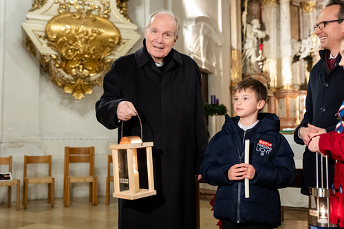 Friedenslicht in Wien angekommen / Erzdiözese Wien/ Schönlaub, Stephan Schönlaub
